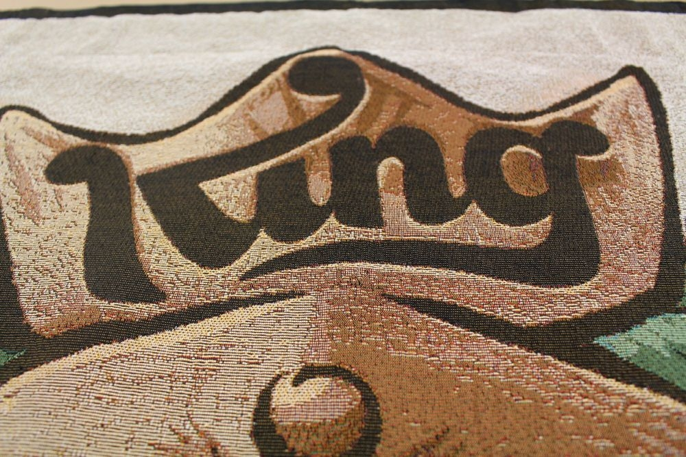 Woven tapestry crown detail