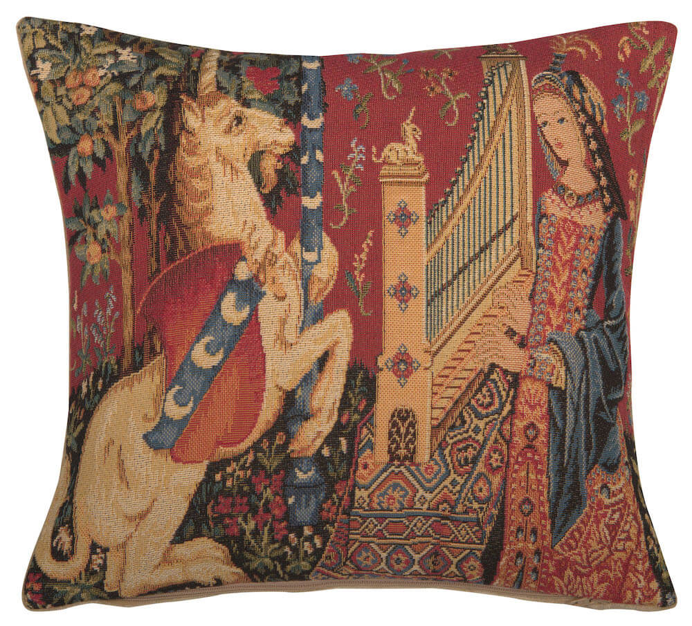 Medieval Hearing Small pillow cover woven in Belgium, inspired by La Viste, with a unicorn design in red tones